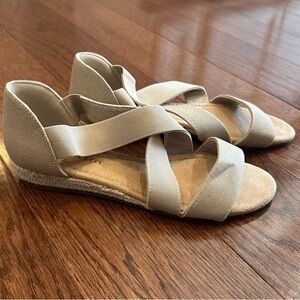 Beige Espadrille Sandal, new, never worn, 9W